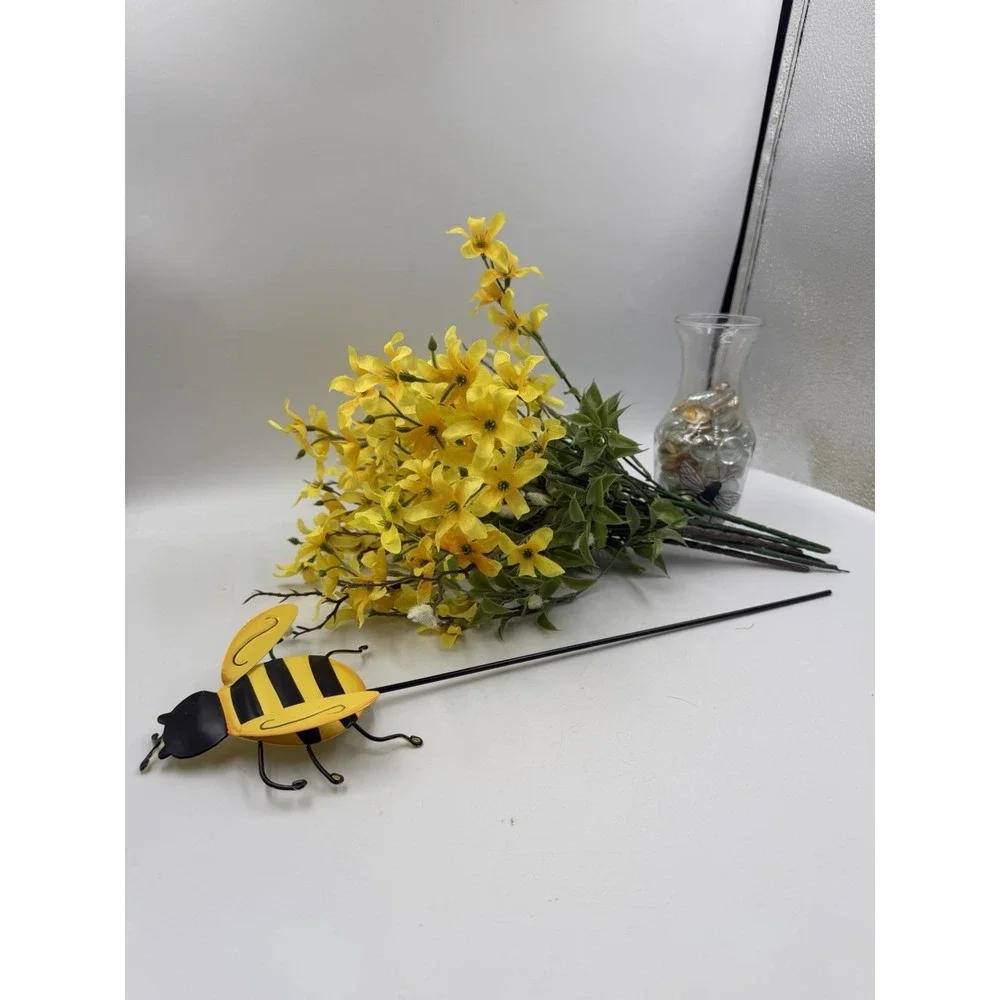 Bees - Flower Floral Arrangement - Spring Summer Decoration - Table Centerpiece